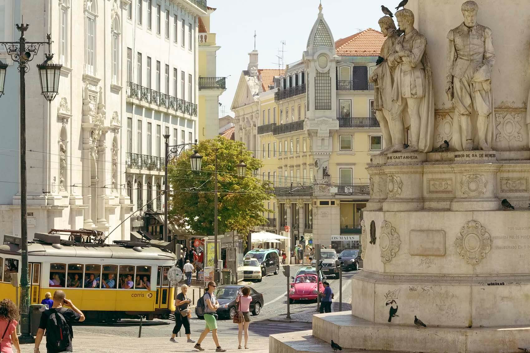 Lisboa - Tram 28 traversant le quartier du Chiado  | © Turismo de Lisboa |